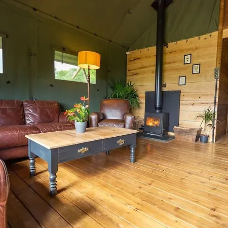 Awe Inspiring Two Storey Tent Crowhurst  Exterior photo